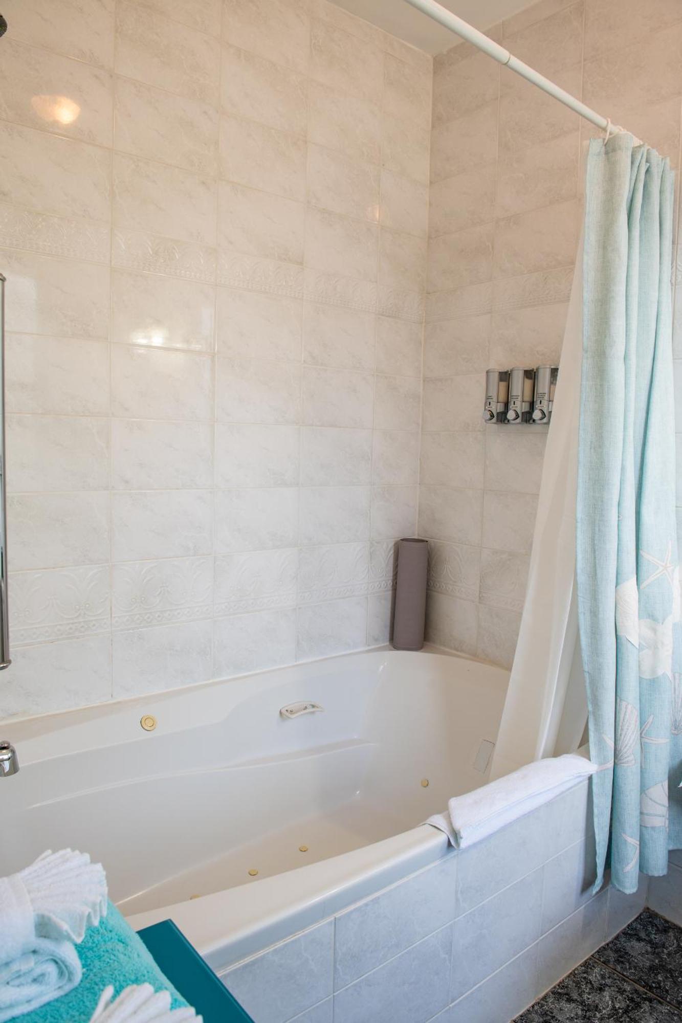 Prince Street Suites تشارلوت تاون الغرفة الصورة