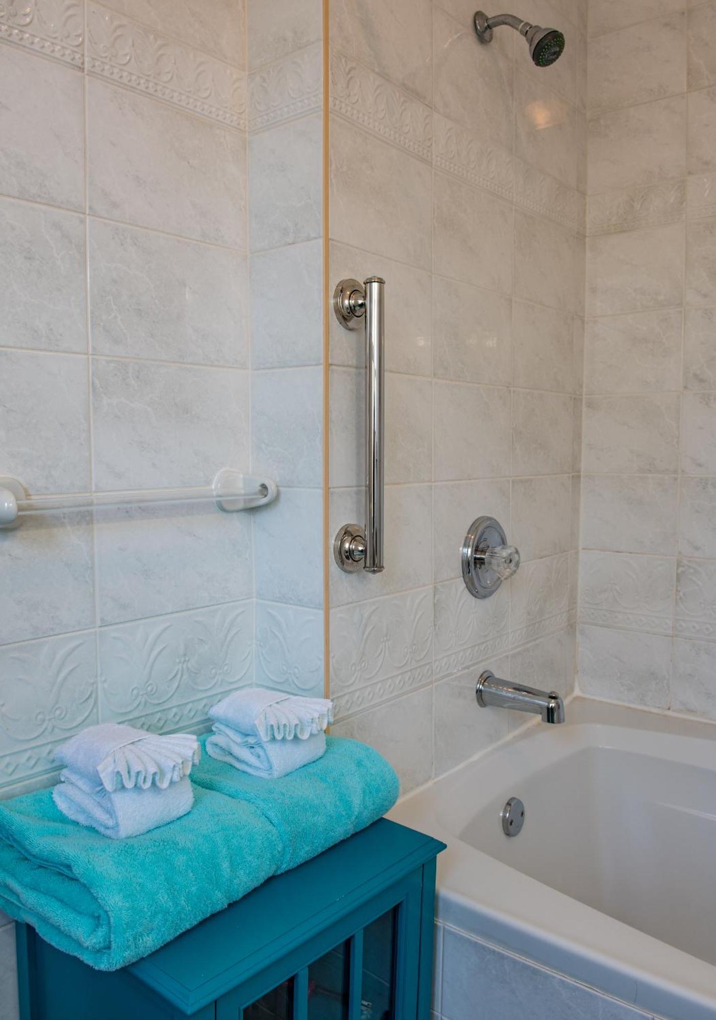 Prince Street Suites تشارلوت تاون الغرفة الصورة